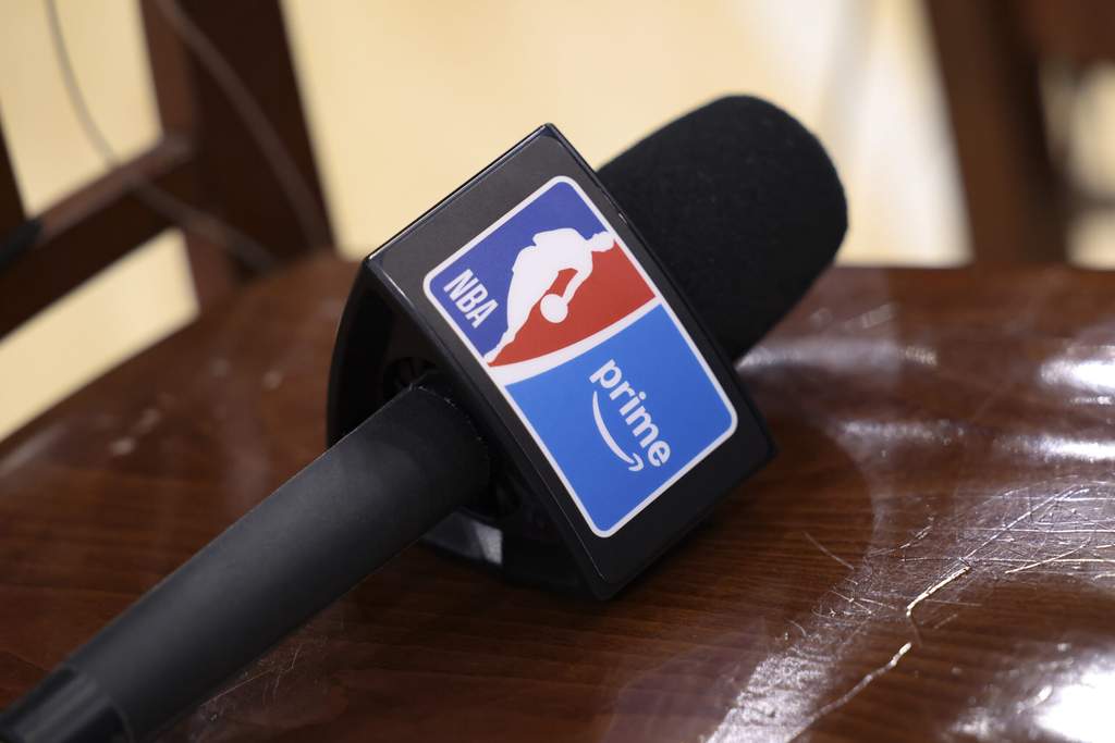 Deretan komentator dan penyiar NBA terbaik saat bertugas memandu pertandingan