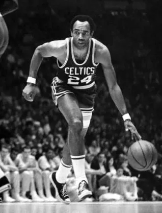 Legenda Boston Celtics Sam Jones saat beraksi di lapangan basket NBA