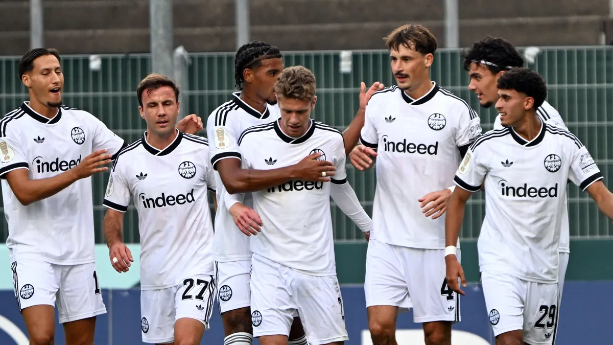 Eintracht Frankfurt berpesta gol melawan St. Tonis dalam laga DFB-Pokal