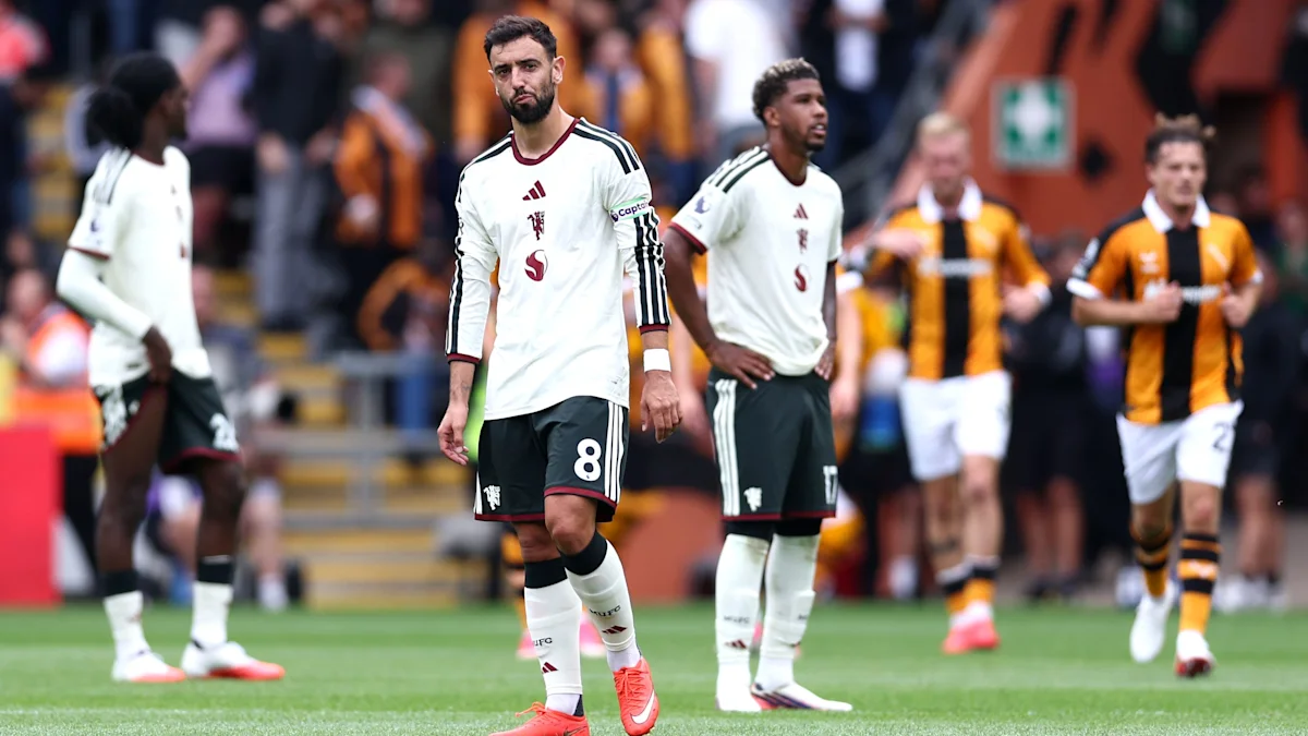 Pemain Manchester United tertunduk lesu saat menghadapi Hull City di Premier League