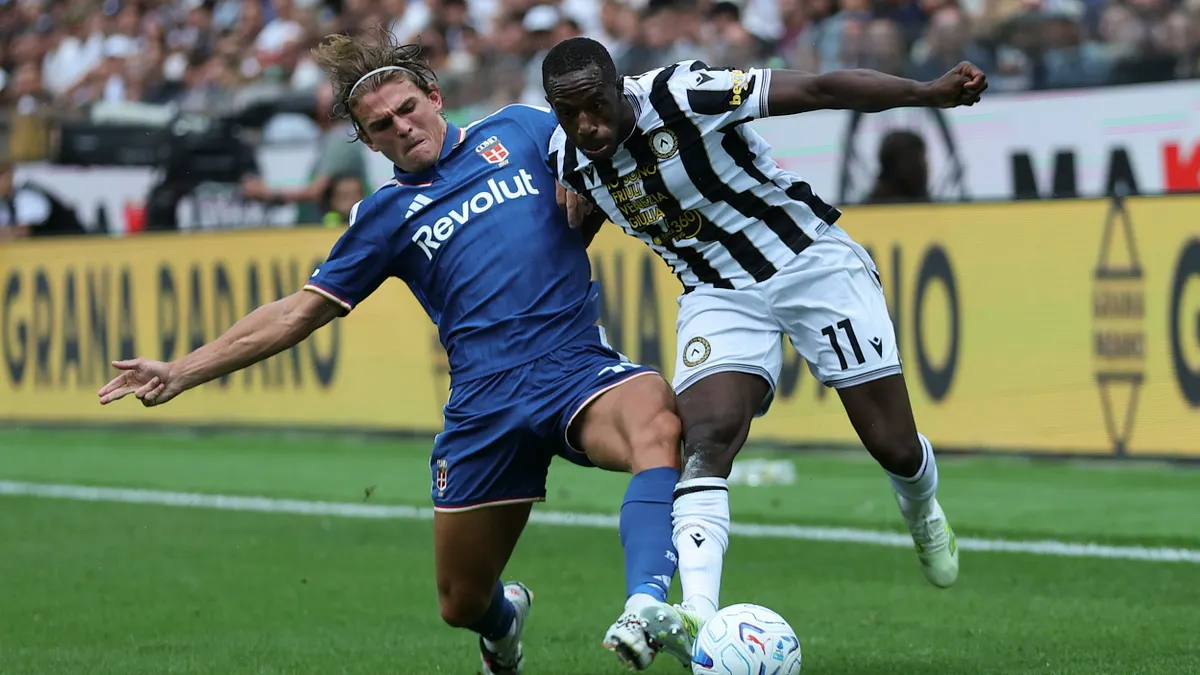 Aksi pemain Udinese dan Como dalam laga lanjutan Serie A di Bluenergy Stadium