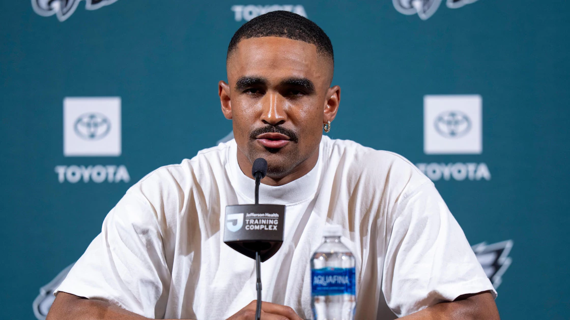 Quarterback Philadelphia Eagles Jalen Hurts memberikan komentar positif