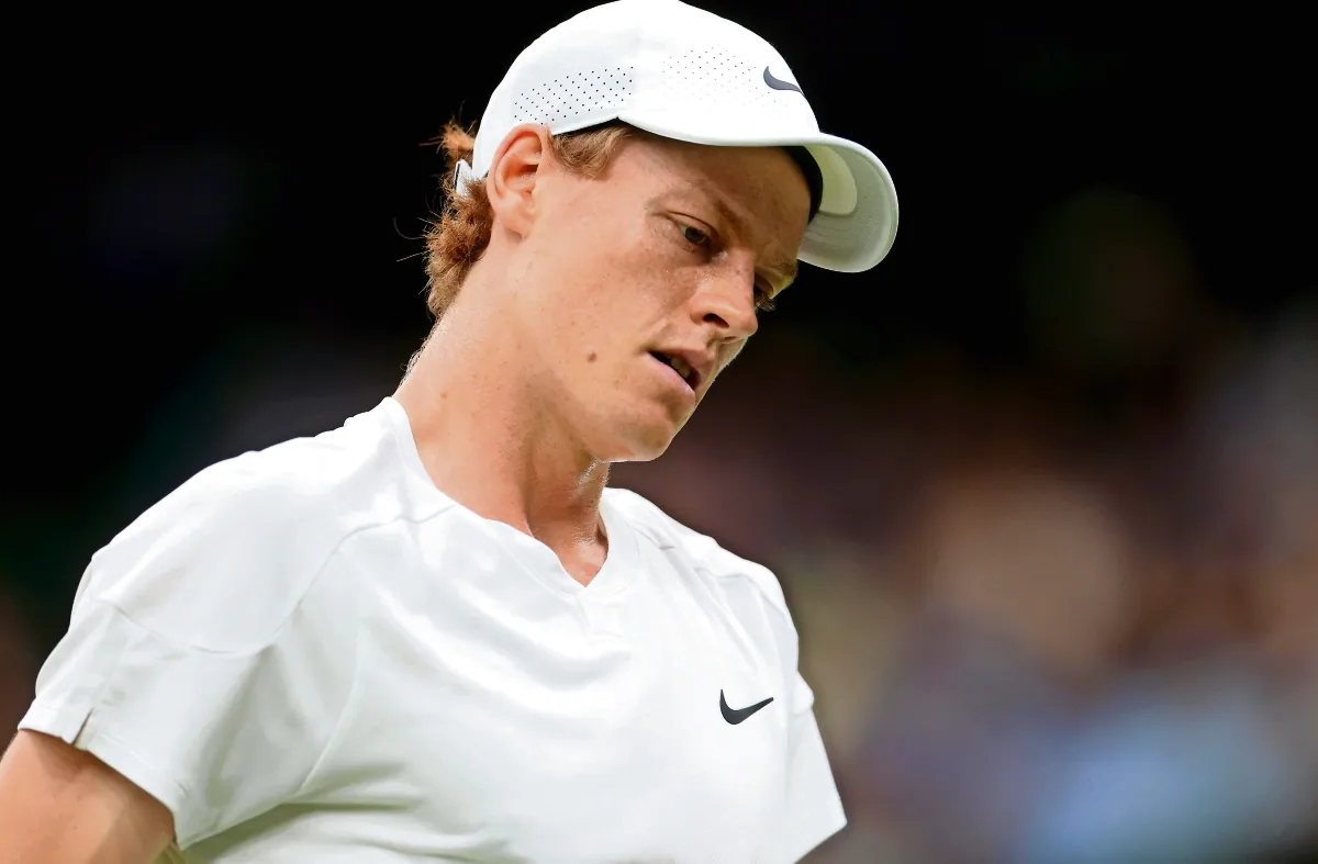 Jannik Sinner terpaksa absen dari US Open 2026 demi fokus memulihkan cedera lutut kanannya