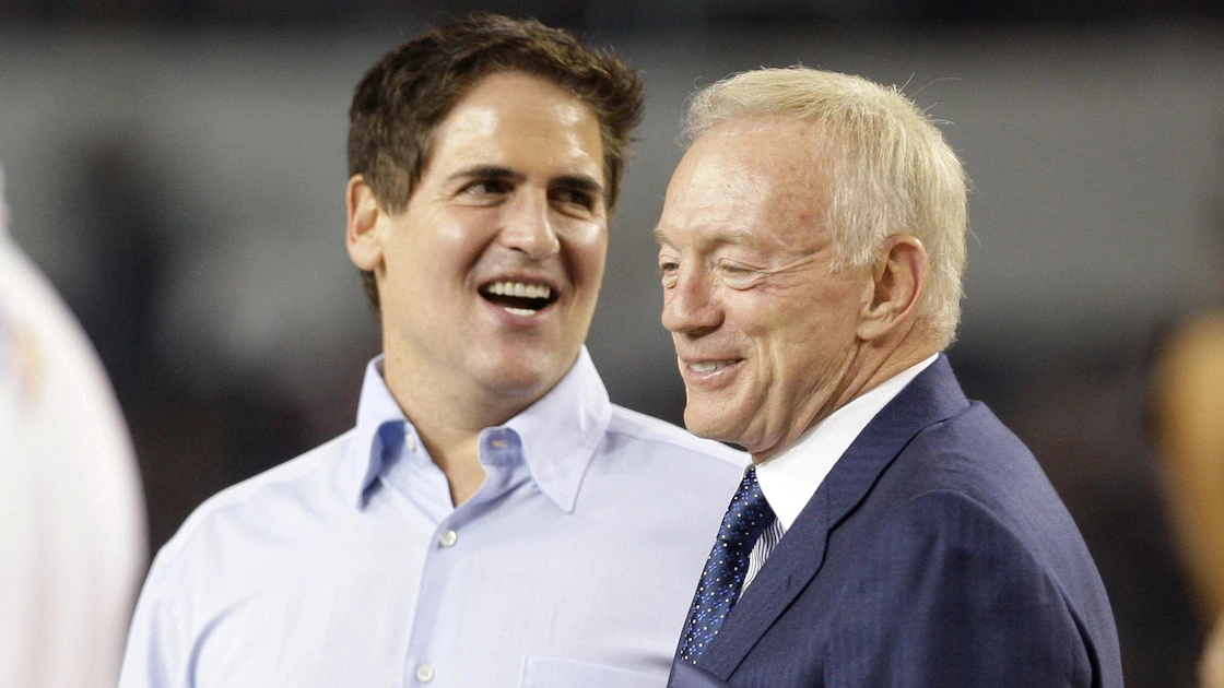 Jerry Jones pemilik Dallas Cowboys dan Mark Cuban pengusaha olahraga AS