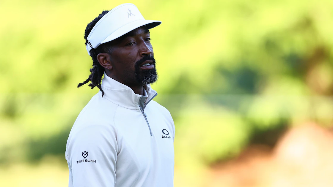 Mantan pebasket NBA JR Smith saat bertanding di turnamen golf APGA Tour
