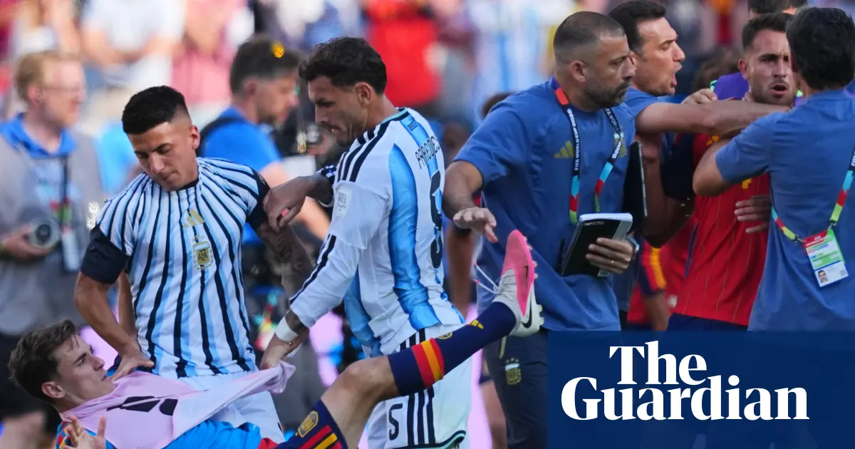 Leandro Paredes dihukum skorsing 10 pertandingan oleh FIFA akibat keributan di final Piala Dunia