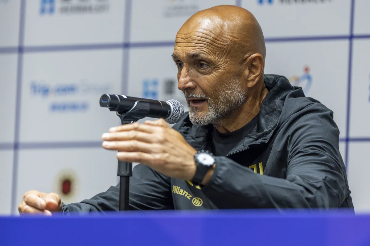 Pelatih Juventus Luciano Spalletti memberikan instruksi pinggir lapangan