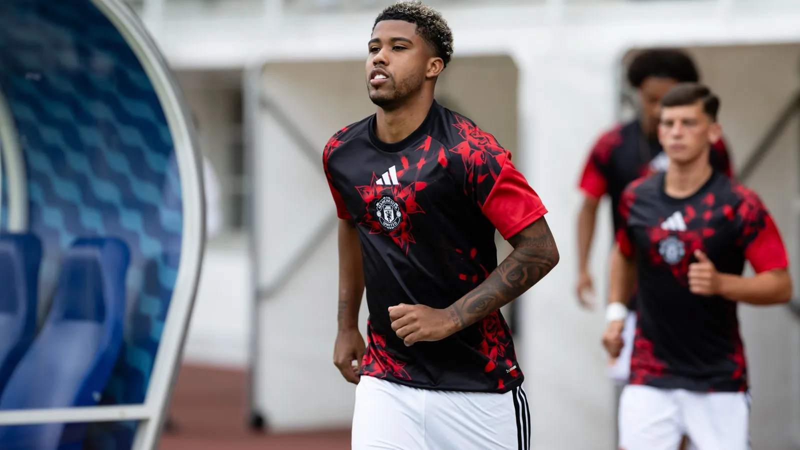Gelandang anyar Andrey Santos saat menjalani debut bersama Manchester United