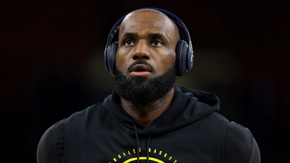 LeBron James resmi bergabung dengan Philadelphia 76ers