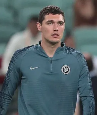 Pemain bek tengah Barcelona Andreas Christensen saat menguasai bola di lapangan