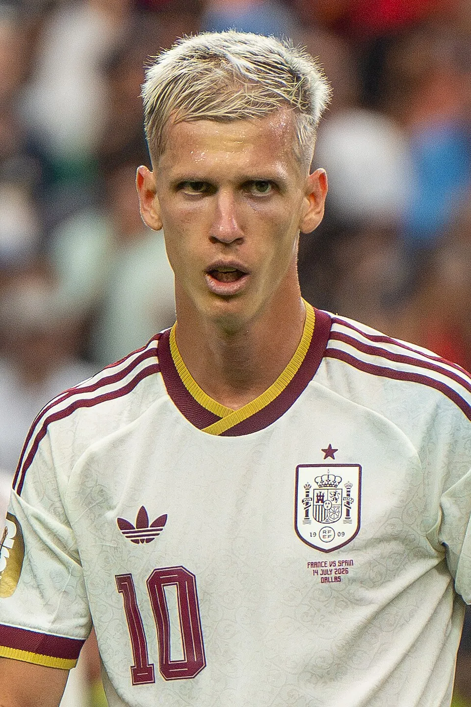 Gelandang serang Barcelona Dani Olmo saat berlaga di lapangan hijau