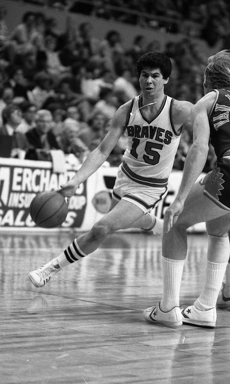 Mantan pebasket NBA Ernie DiGregorio saat masa kejayaannya