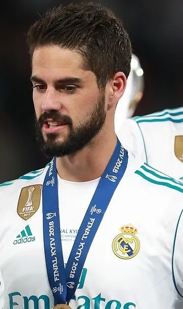 Gelandang serang dan kapten Real Betis Isco saat bertanding di lapangan
