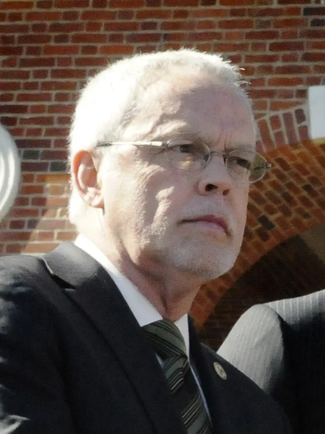 Komentator legendaris Boston Celtics Mike Gorman