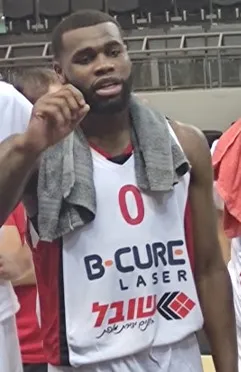 Pebasket profesional Kadeem Allen beraksi di lapangan pertandingan