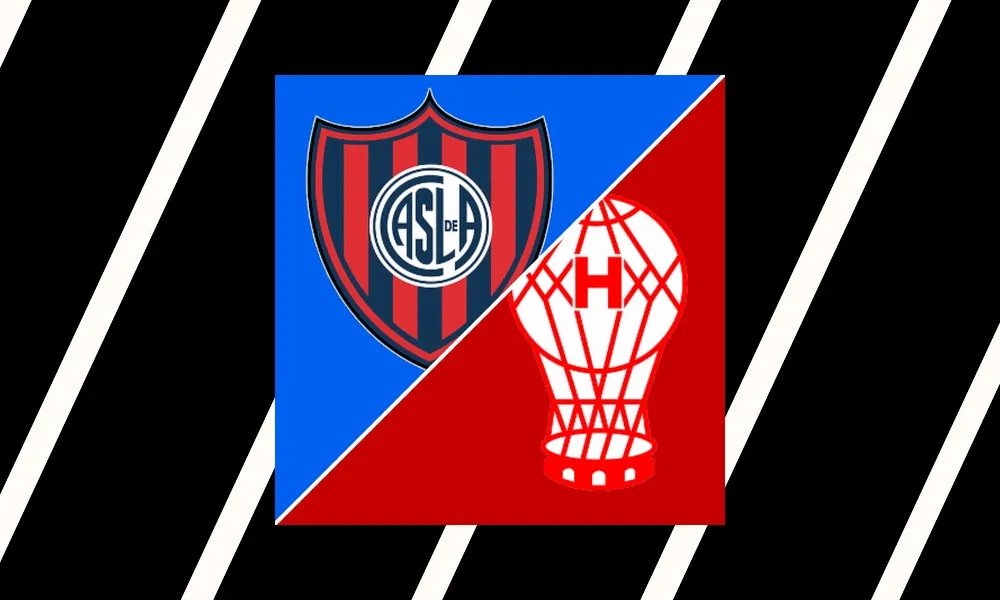 Pemain Huracán merayakan gol ke gawang San Lorenzo di Stadion Pedro Bidegain