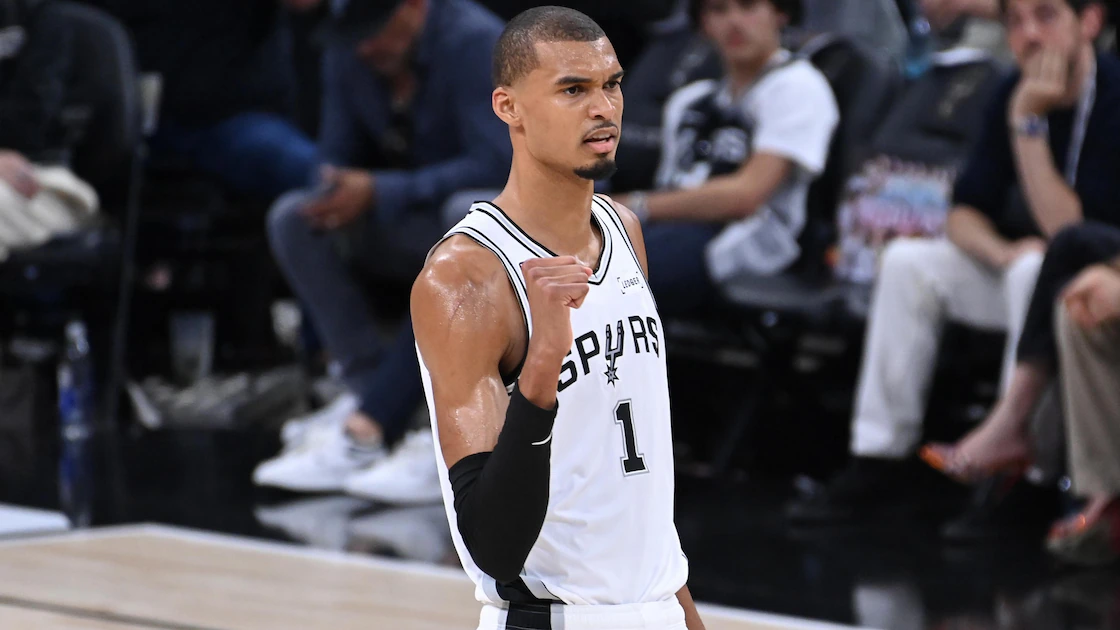 Bintang San Antonio Spurs Victor Wembanyama beraksi di lapangan basket NBA