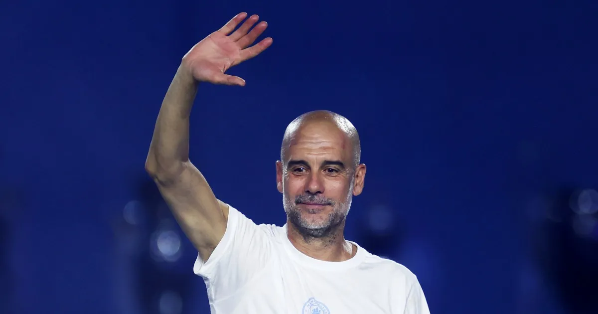 Pep Guardiola saat memimpin pertandingan di pinggir lapangan